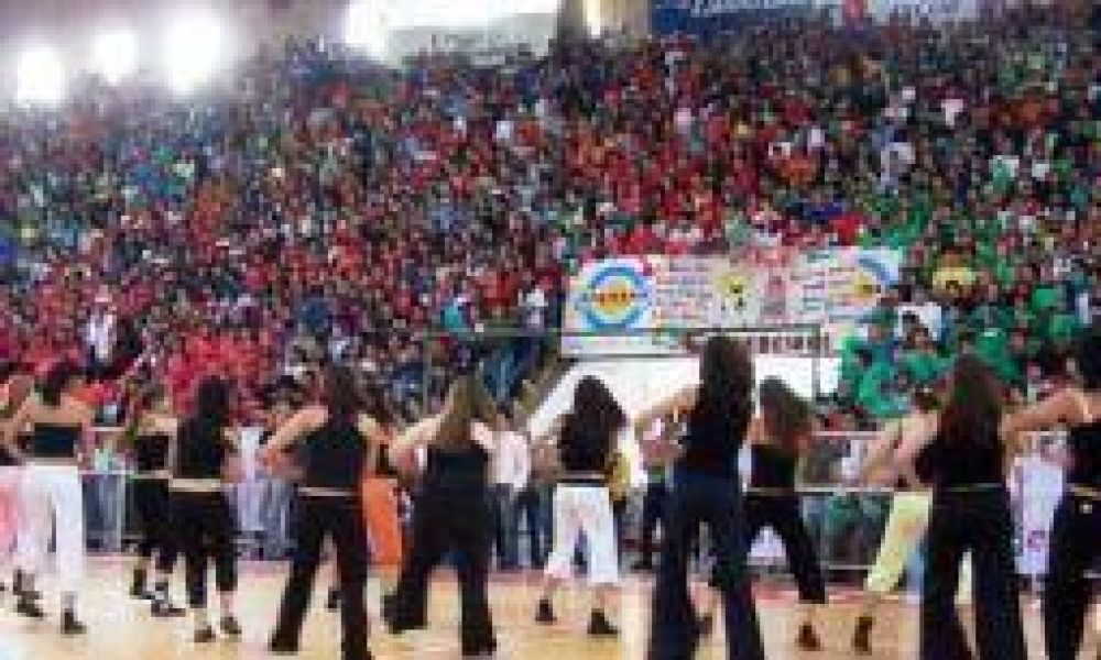 Mediante la estudiantina, el municipio introduce j�venes a la pol�tica