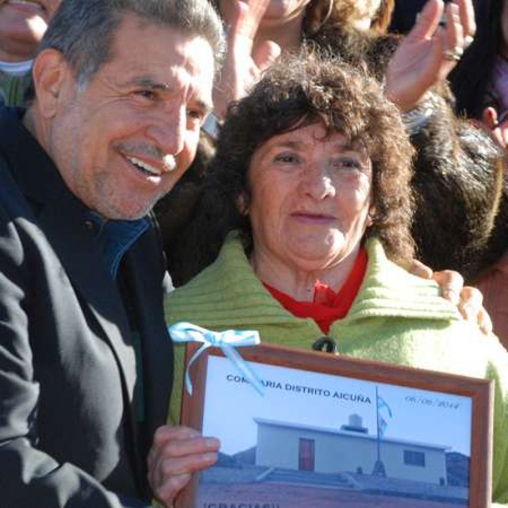 El Gobernador inaugur� la nueva comisar�a de Aicu�a