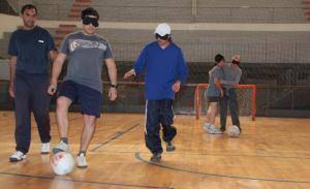 Por primera vez, forman un equipo de ciegos para competir en f�tbol