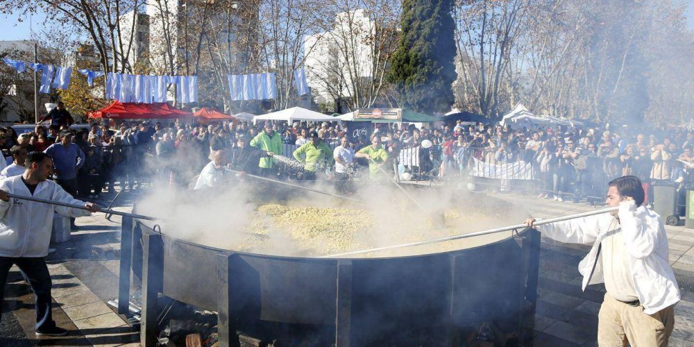 El arroz con pollo m�s grande del mundo, en La Plata