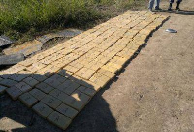 La Polic�a secuestr� 343 panes de marihuana en Moj�n de Fierro, pero 