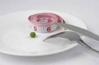 Buscan contactar a padres de víctimas de bulimia y anorexia