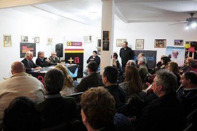 Ricardo Delgado expuso las pol�ticas econ�micas del FR