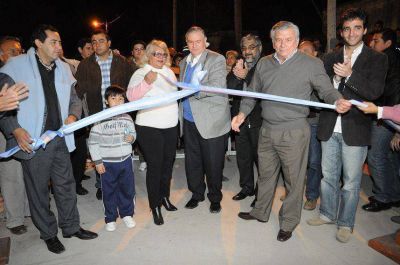 El Intendente de la Capital inaugur� obras de pavimento