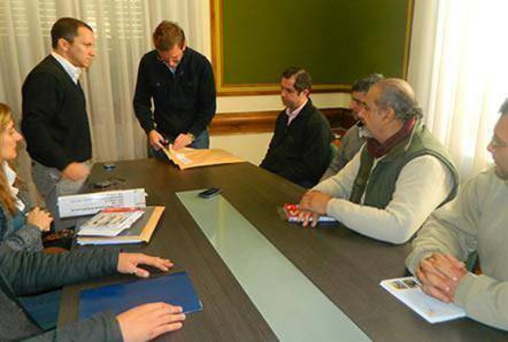 Una Cooperativa de Gualeguaych� se present� como �nica oferente para las obras del Teatro