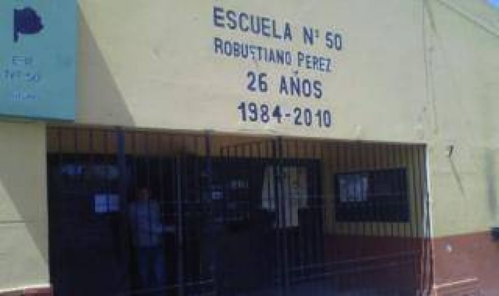 Solano: Paro de maestros en la escuela donde una madre golpe� a docentes