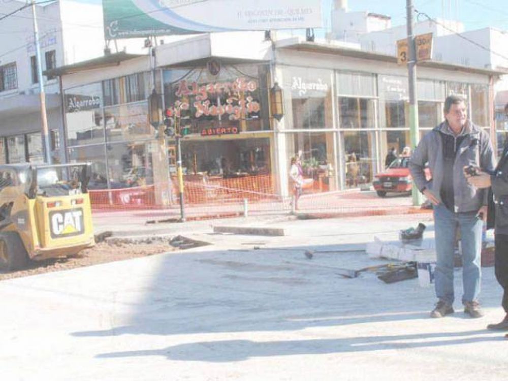 Sigue la reparaci�n de Avenida 12 de Octubre