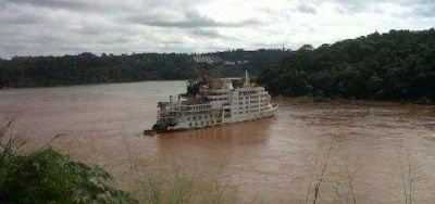 Creciente liber� el barco casino en Puerto Iguaz�
