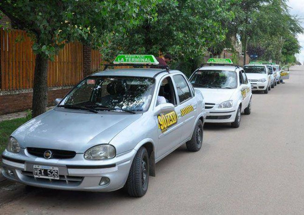 Taxi: para el aumento de la tarifa tomaron el caso de un due�o con dos empleados en negro