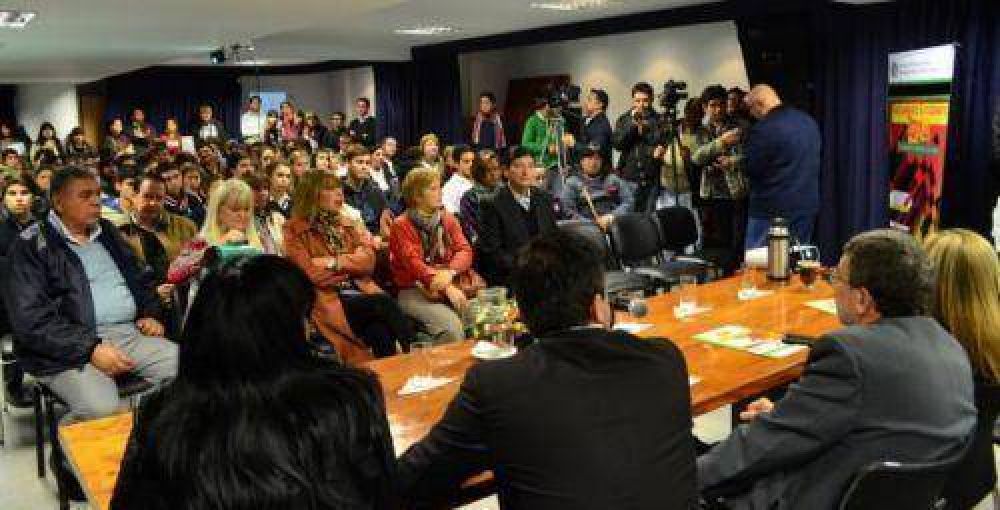 El 80 por ciento de los participantes del Parlamento Estudiantil 2014 ser� del interior