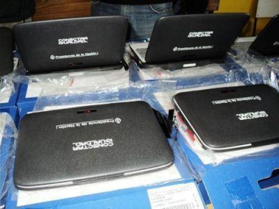 Robaron 47 netbooks de una escuela posade�a