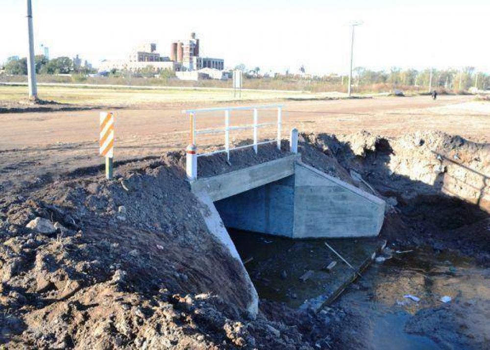 Finaliz� construcci�n de puente en calle Duval