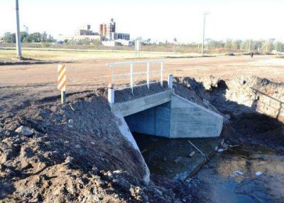 Finaliz� construcci�n de puente en calle Duval
