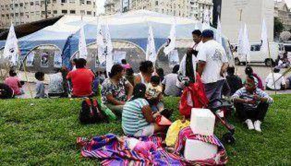El acampe villero ya cumpli� 49 d�as en frente del Obelisco
