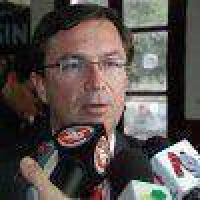La UCR llama a una cumbre por �la gravedad institucional�
