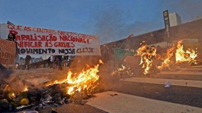 Los trabajadores amenazan con paralizar San Pablo el d�a del partido inaugural del Mundial