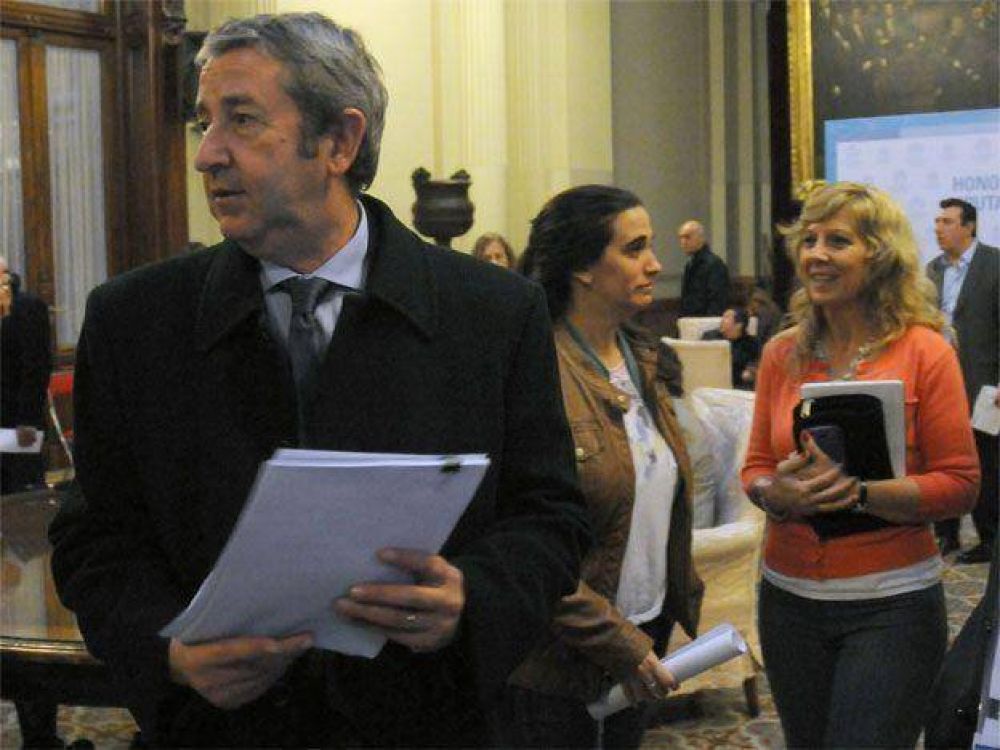 Cobos admiti� que a�n hay una parte del radicalismo que lo resiste