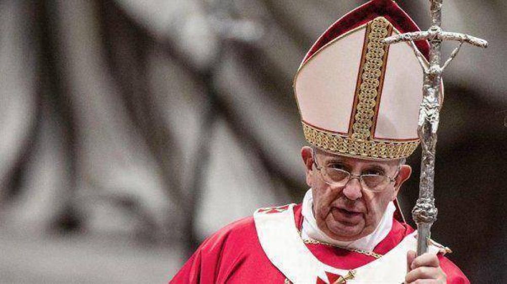 Pese a una leve indisposici�n, el Papa dio misa