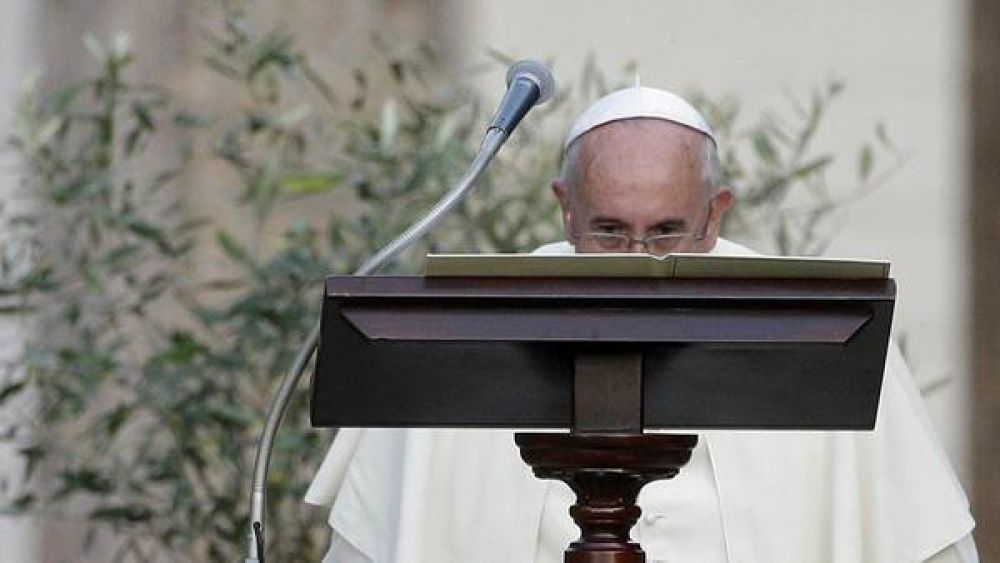 El Papa suspende actividades por estar 