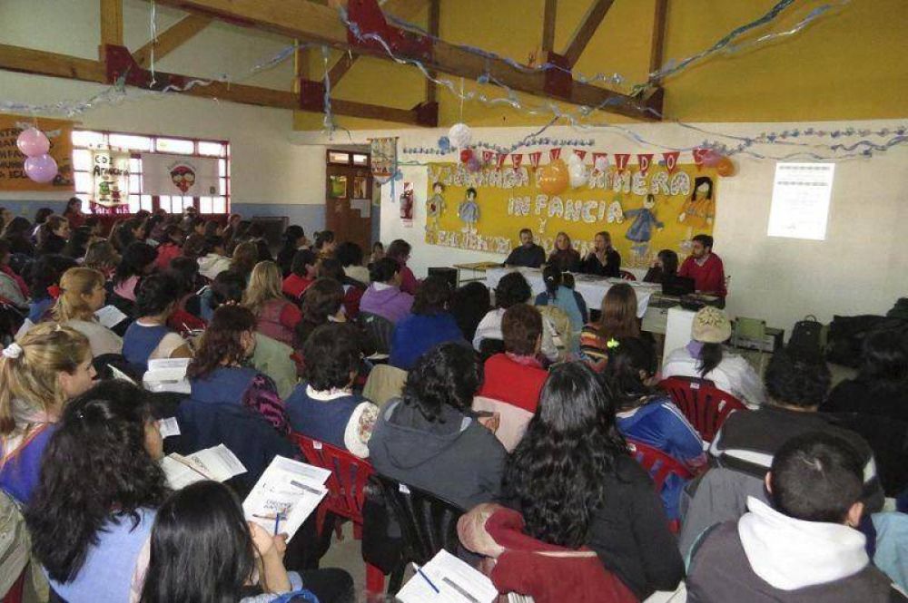 Martini anunci� el arribo de minibus y equipamiento para los Centros de Desarrollo Infantil