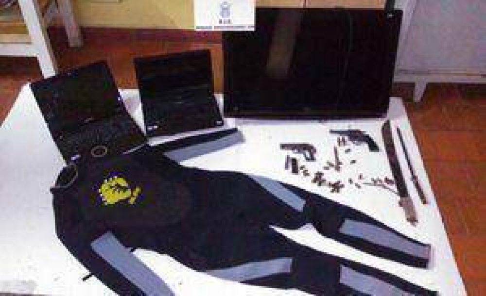  Hallan armas en un taller clandestino
