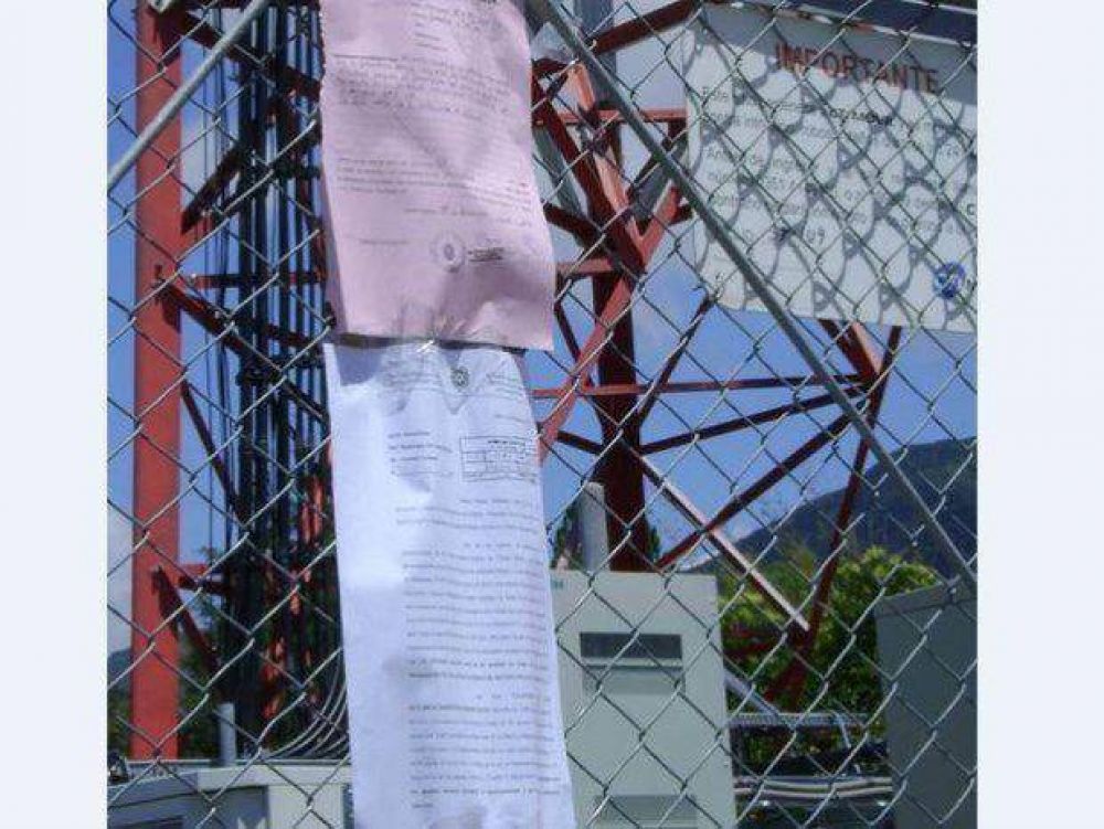 Piden urgente retiro de antenas de telefon�a m�vil 