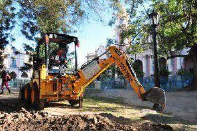 C﻿omenzaron a remodelar en la plaza 9 de Julio