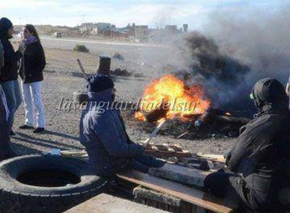 Choferes de La Uni�n acamparon en la terminal