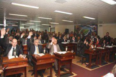 La oposici�n apunta a los gastos de Espinoza