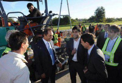 Scioli fiscaliz� obras en autopista Buenos Aires-La Plata y firm� convenio con Facundo Moyano 