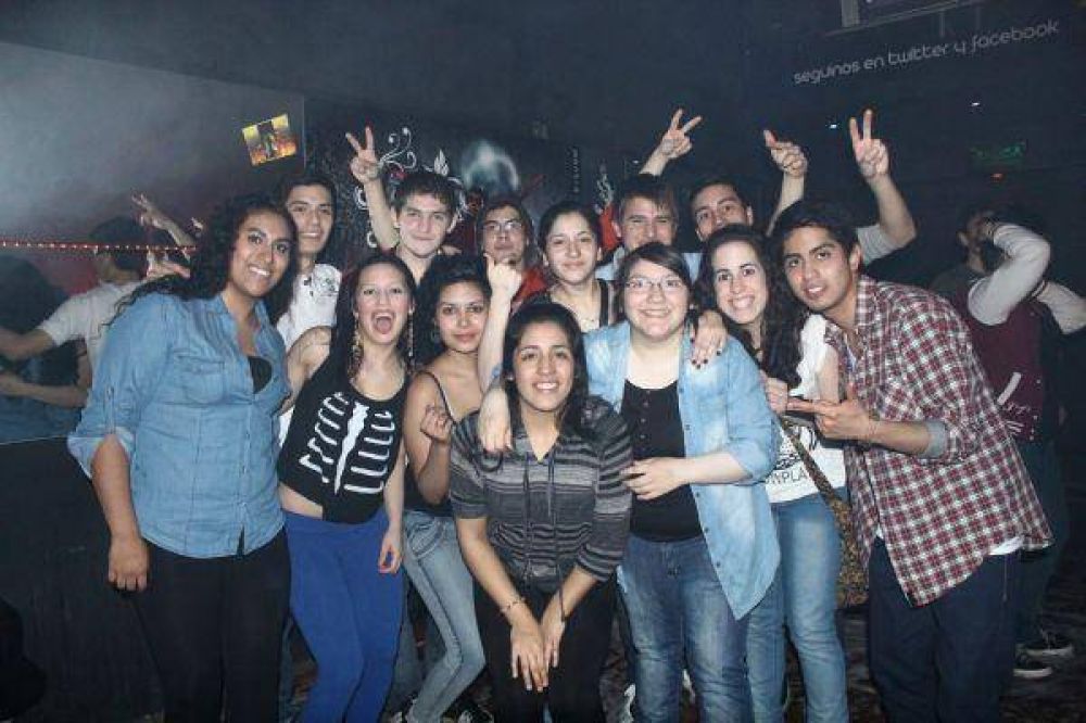 Concluy� con una fiesta de la espuma la Estudiantina 2014