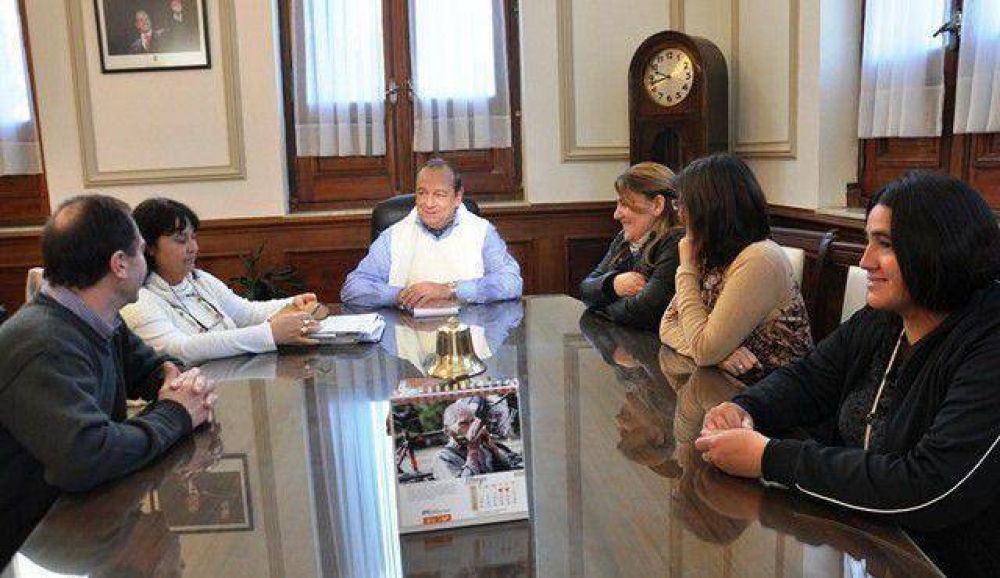 Carlos S�nchez con padres de alumnos de la EES Agraria 1 