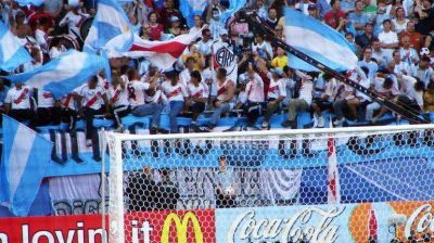 Deportaron a otro barrabrava argentino a dos d�as del Mundial