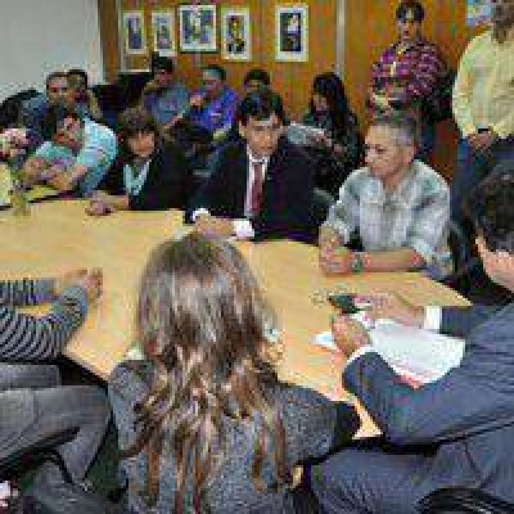 El Bloque Justicialista acord� con UPCP devolverles los descuentos por paro