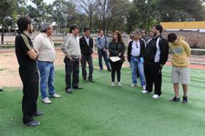 Avanza la construcci�n del c�sped sint�tico en el CUNE