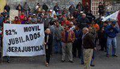 Jubilados solicitan una ayuda extraordinaria de $1000