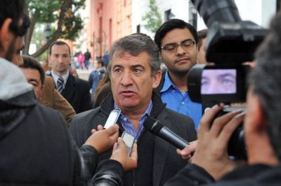 Urribarri coordina acciones con Naci�n ante el anuncio de la creciente
