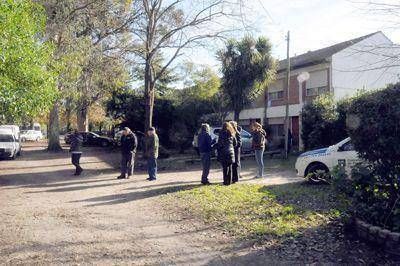 Quiso alambrar un tramo de la calle Saavedra y los vecinos lo impidieron