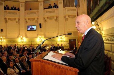 Antonio Bonfatti le reclam� a la Legislatura que apruebe el 