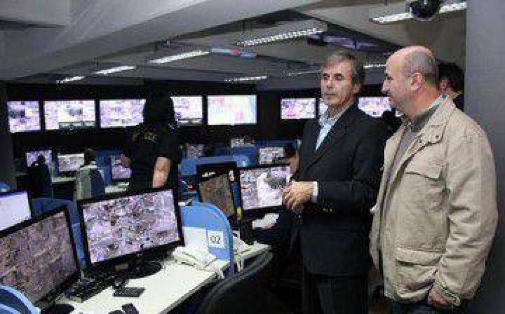 Russo visit� el Centro de Monitoreo de San Isidro