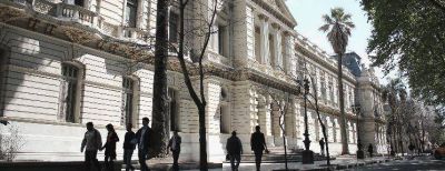 UNR: lanzan paro por tiempo indeterminado
