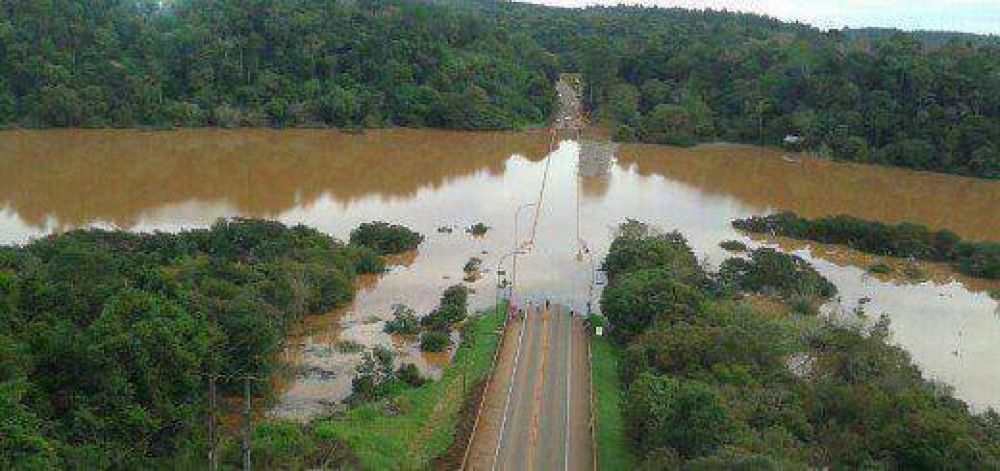 Puentes cortados sobre la ruta 12: trabajo conjunto entre Polic�a y Gendarmer�a para orientar a los conductores