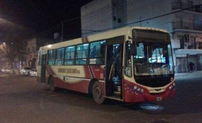 Colectivo atropella y mata a un hombre en 12 de Octubre y Bermejo