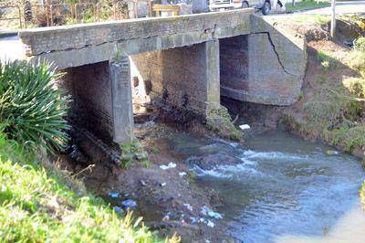 Ante la preocupaci�n vecinal aseguran que el puente de calle Zeballos no es un riesgo
