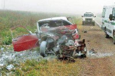 Un muerto y cuatro heridos graves en triple choque en la 98