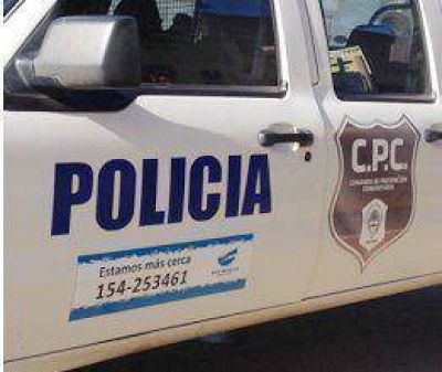 Entrega de celulares a los m�viles del CPC  