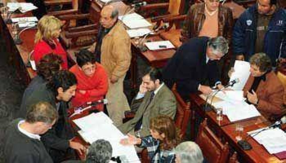 Eximen del impuesto automotor a taxistas titulares de licencias