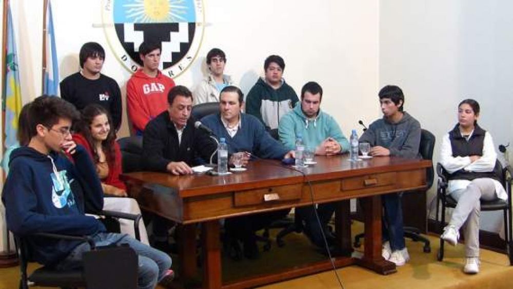En conferencia de prensa el Intendente Camilo Etchevarren, present� el 