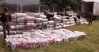 Gendarmer�a incaut� mercader�a de contrabando