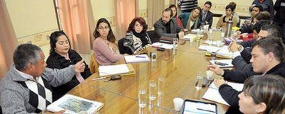 Piden regularizaci�n parcelaria, merenderos y enripiado de calles